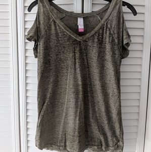 Open hole sleeve shirt.